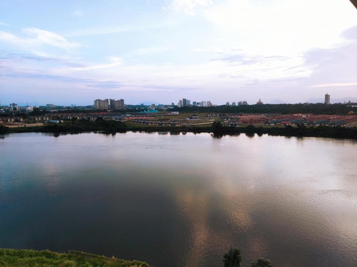 Muji Homestay Kuching Scenic View 2 Bedrooms Entire Apartment Εξωτερικό φωτογραφία